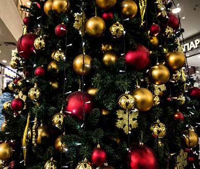 Варианты украшения уличной елки на Новый год